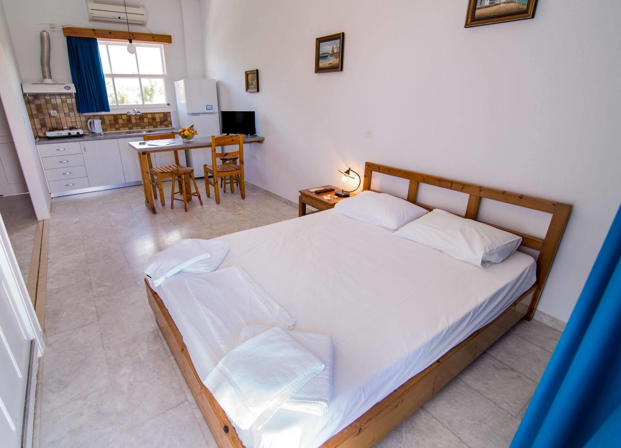 Theodora Apartments Avía 외부 사진